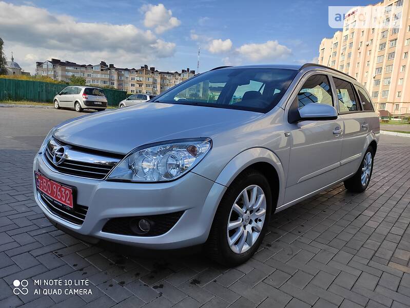 Універсал Opel Astra 2009 в Луцьку