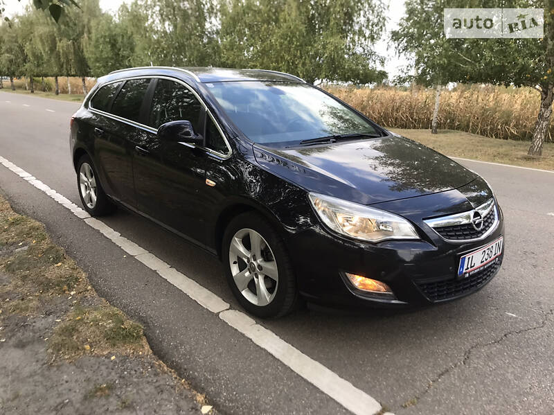 Универсал Opel Astra 2011 в Днепре