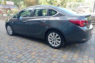 Седан Opel Astra 2013 в Луцке