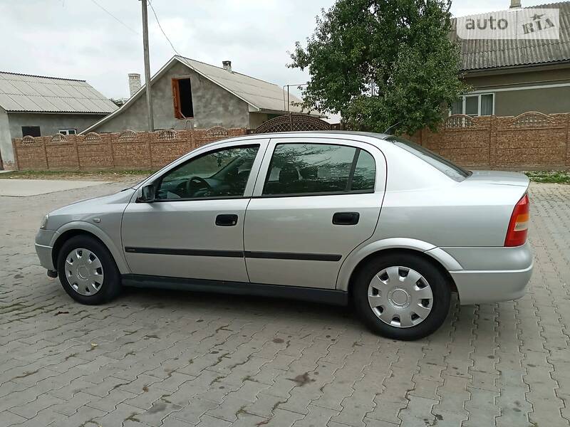 Седан Opel Astra 2002 в Черновцах