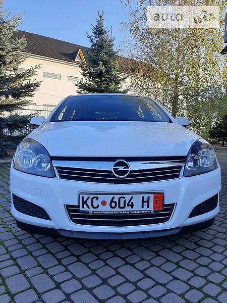 Хэтчбек Opel Astra 2009 в Сваляве