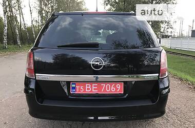 Универсал Opel Astra 2010 в Житомире