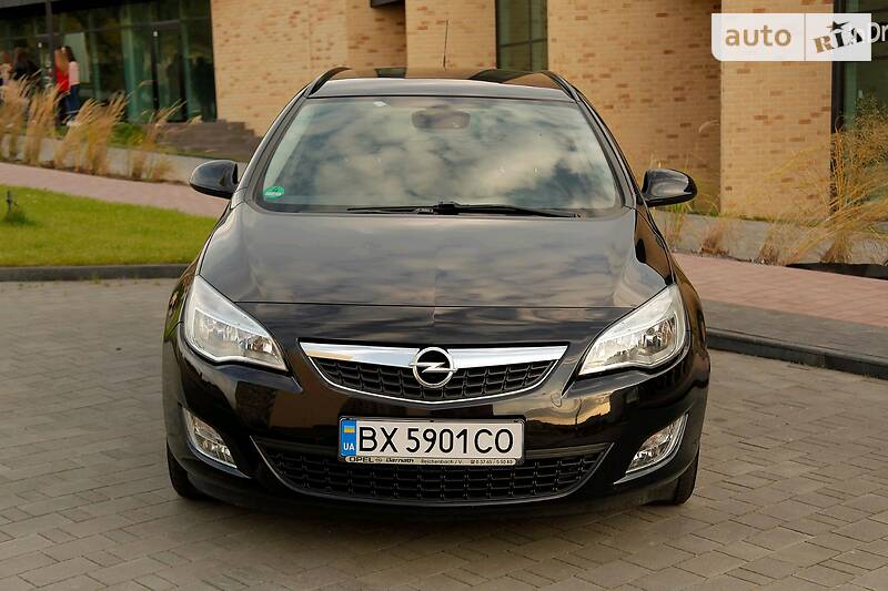 Універсал Opel Astra 2011 в Хмельницькому