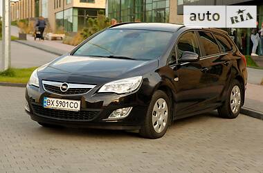 Универсал Opel Astra 2011 в 