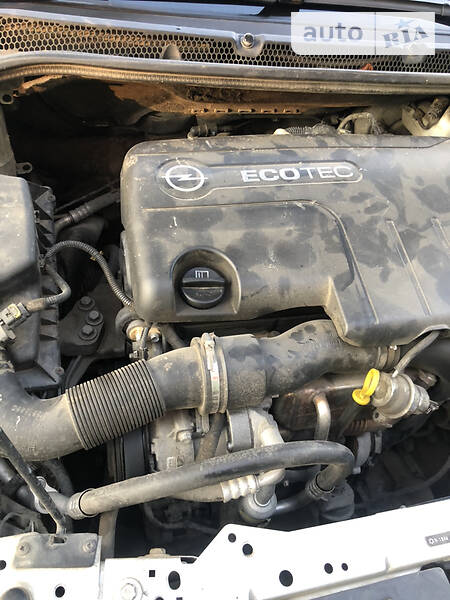 Универсал Opel Astra 2013 в Тячеве
