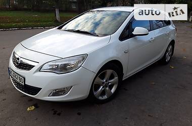 Универсал Opel Astra 2012 в Нововолынске