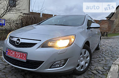 Универсал Opel Astra 2011 в Луцке