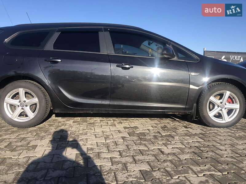 Универсал Opel Astra 2012 в Иршаве