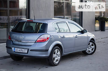 Хэтчбек Opel Astra 2006 в Ужгороде