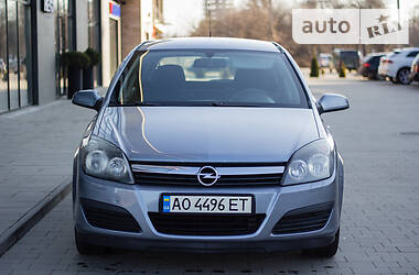 Хэтчбек Opel Astra 2006 в Ужгороде