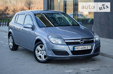 Хэтчбек Opel Astra 2006 в Ужгороде