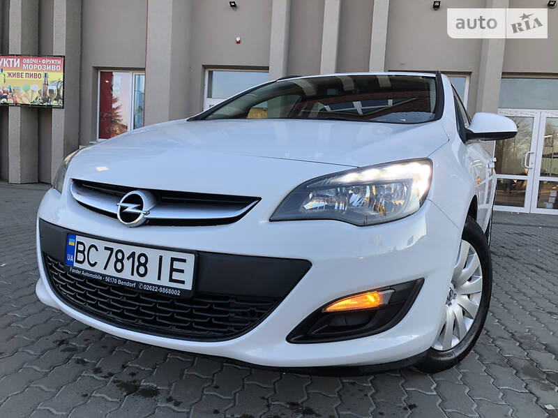 Універсал Opel Astra 2015 в Дрогобичі