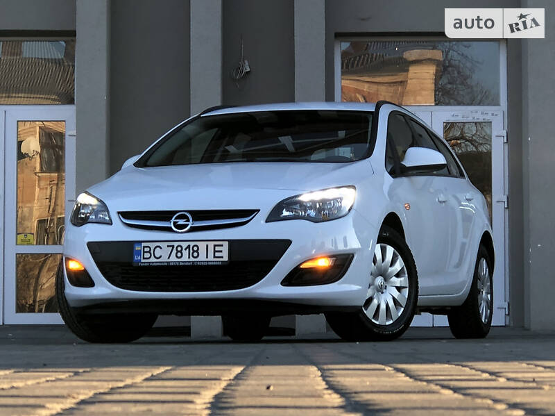 Універсал Opel Astra 2015 в Дрогобичі