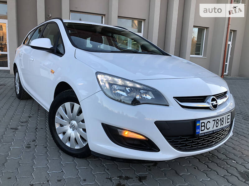 Універсал Opel Astra 2015 в Дрогобичі