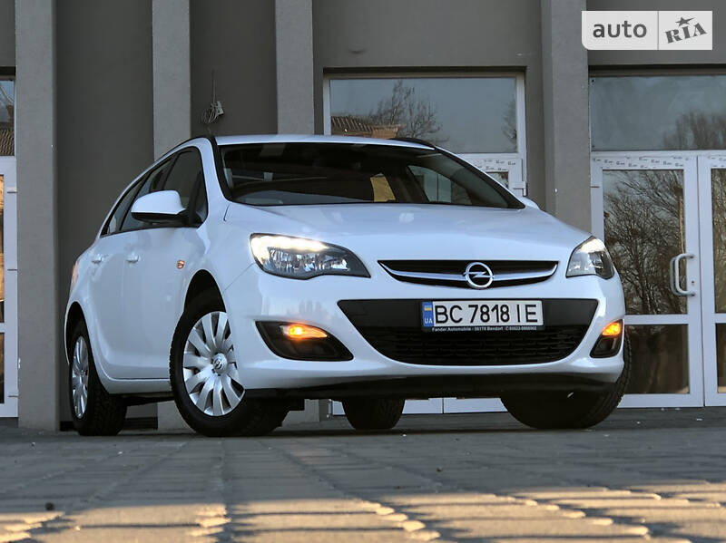 Універсал Opel Astra 2015 в Дрогобичі