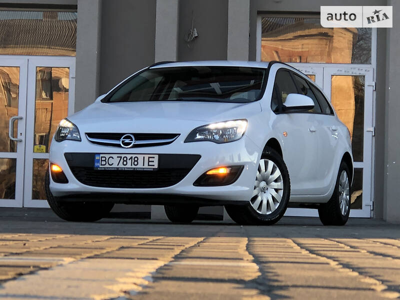Універсал Opel Astra 2015 в Дрогобичі