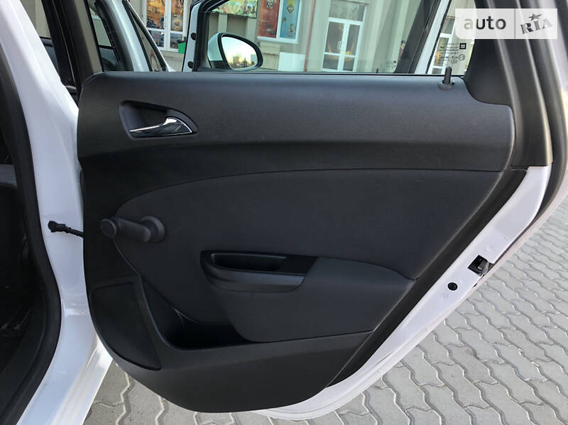 Універсал Opel Astra 2015 в Дрогобичі