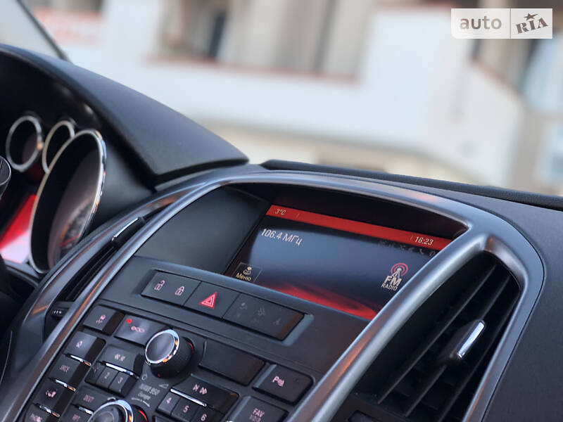 Універсал Opel Astra 2015 в Дрогобичі