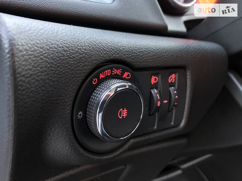 Універсал Opel Astra 2015 в Дрогобичі