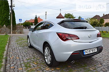 Купе Opel Astra 2011 в Мукачево