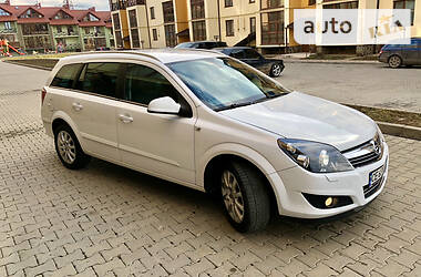 Универсал Opel Astra 2010 в Черновцах
