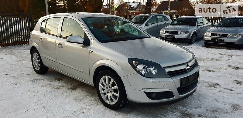 Хэтчбек Opel Astra 2006 в Городке