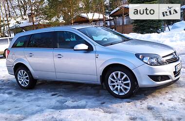 Універсал Opel Astra 2010 в Дрогобичі