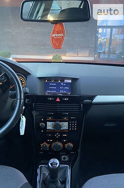 Универсал Opel Astra 2010 в Луцке