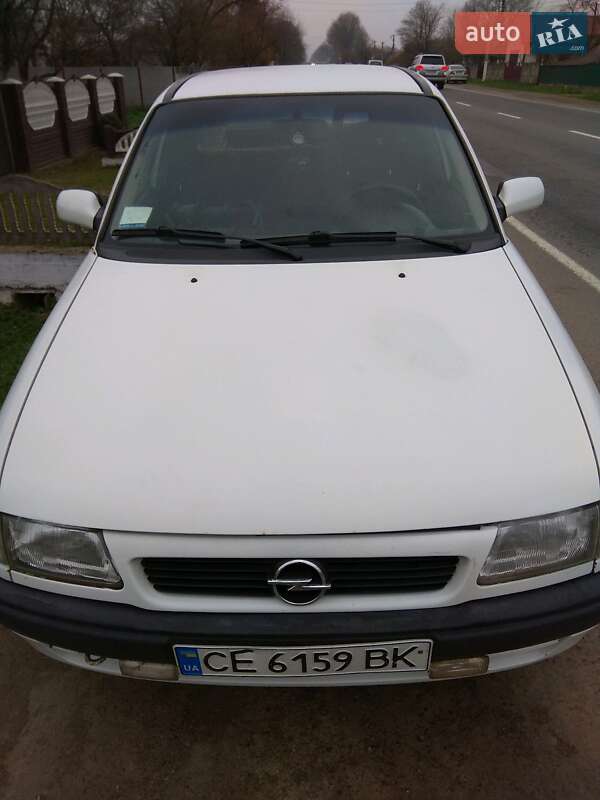 Хэтчбек Opel Astra 1996 в Кицмани