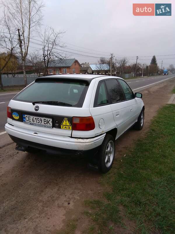 Хэтчбек Opel Astra 1996 в Кицмани