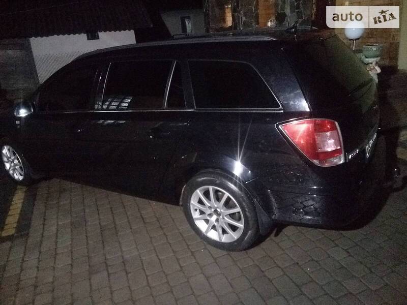 Універсал Opel Astra 2010 в Львові
