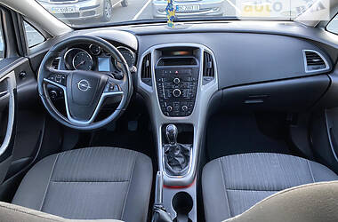Универсал Opel Astra 2012 в Дрогобыче