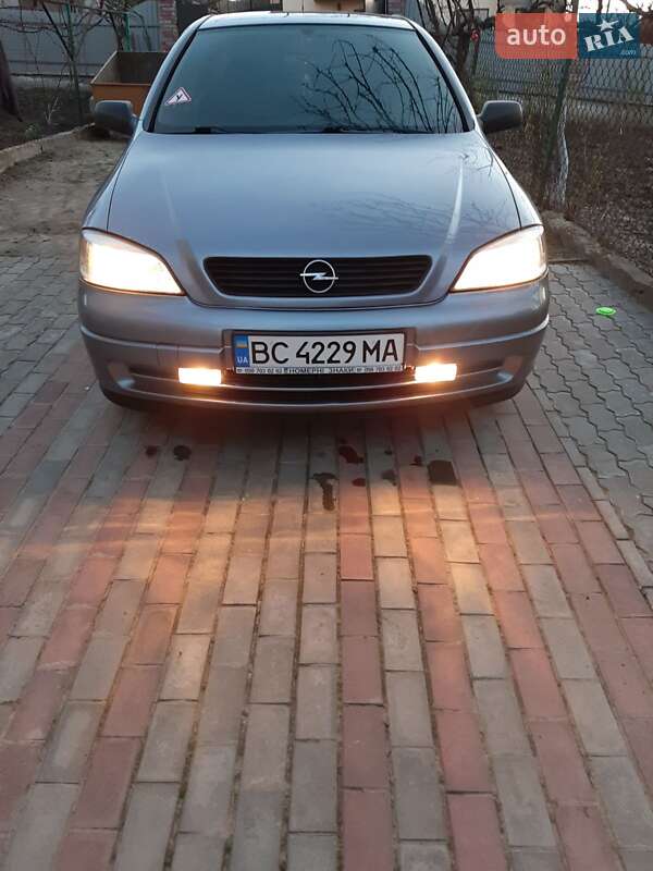 Седан Opel Astra 2006 в 
