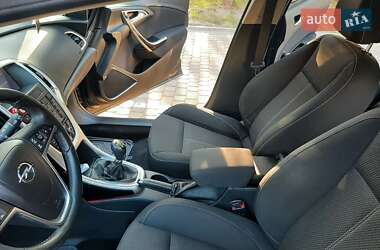 Универсал Opel Astra 2012 в 