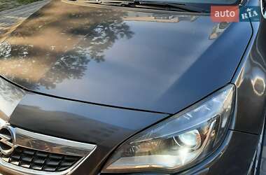 Универсал Opel Astra 2012 в 