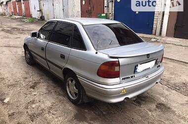 Седан Opel Astra 1994 в Черкасах