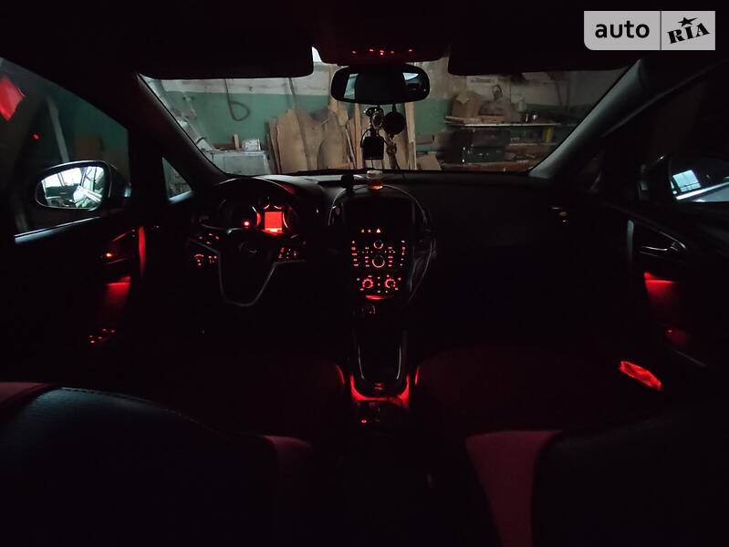 Універсал Opel Astra 2011 в Бурштині