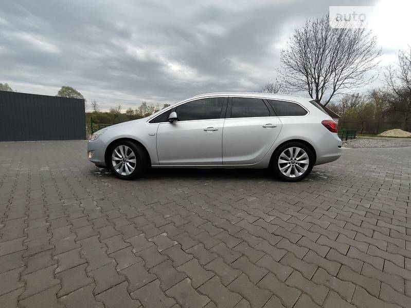 Універсал Opel Astra 2011 в Бурштині