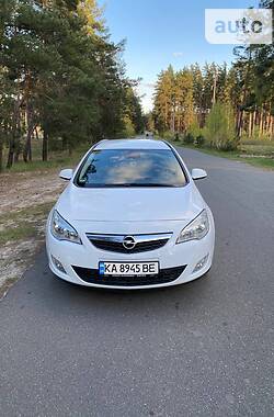 Универсал Opel Astra 2011 в Бородянке