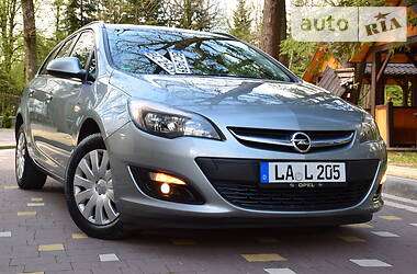 Универсал Opel Astra 2016 в Дрогобыче