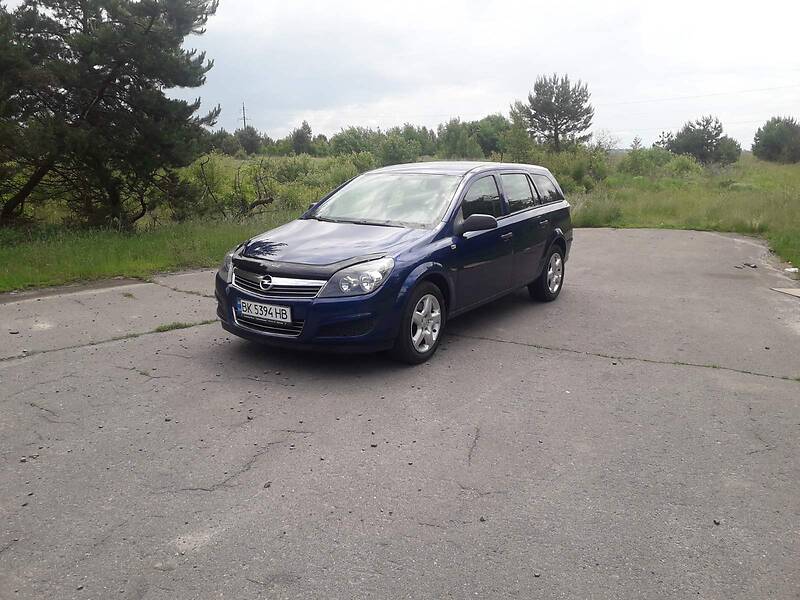 Универсал Opel Astra 2010 в Ровно