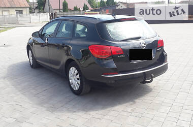 Универсал Opel Astra 2013 в Остроге