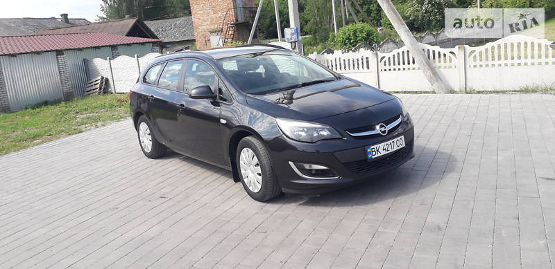 Универсал Opel Astra 2013 в Остроге