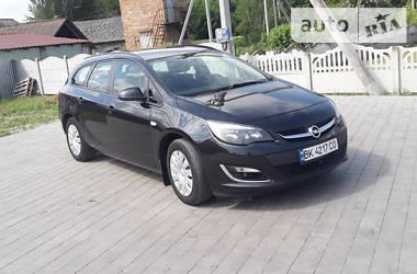 Универсал Opel Astra 2013 в Остроге