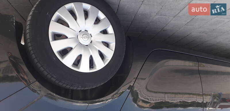 Универсал Opel Astra 2013 в Остроге