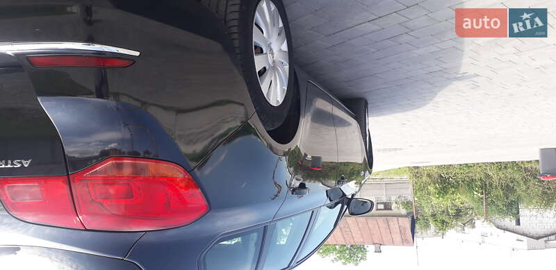 Универсал Opel Astra 2013 в Остроге