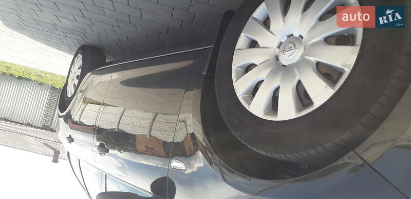 Универсал Opel Astra 2013 в Остроге