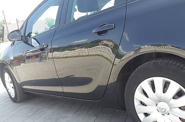 Универсал Opel Astra 2013 в Остроге