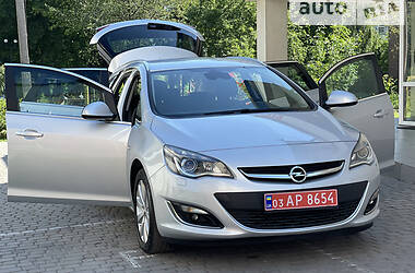 Універсал Opel Astra 2016 в Рівному