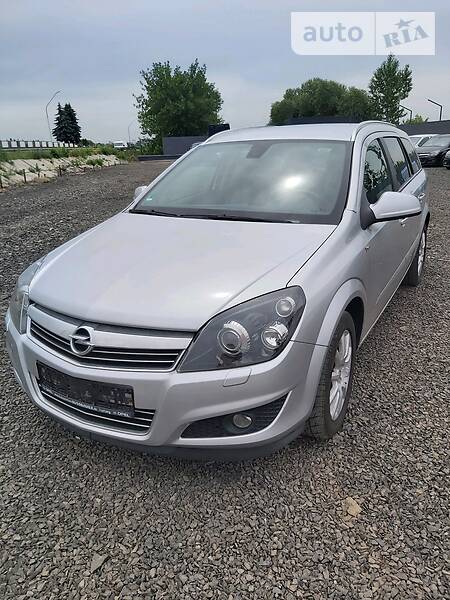 Универсал Opel Astra 2010 в Луцке